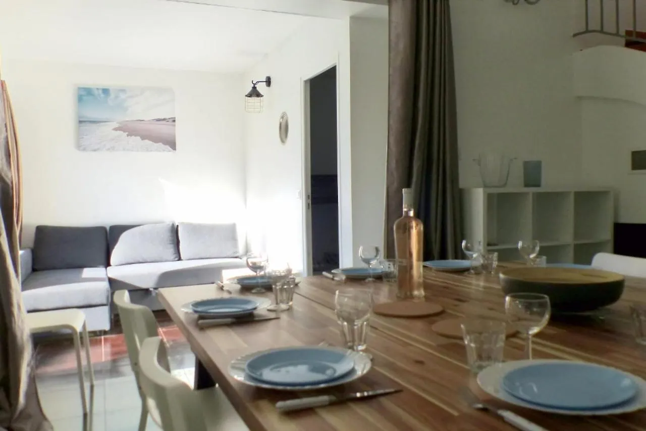 בית נופש הוילה סנרי-סור-מר Haven Of Peace With Pool Facing The Sea